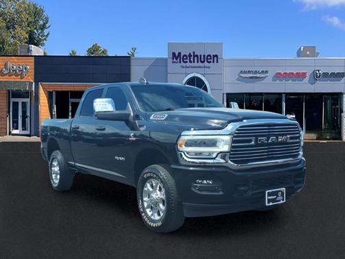 Diamond Black Crystal Pearlcoat 2024 RAM 2500 Laramie Crew Cab 4x4 6'4' Box