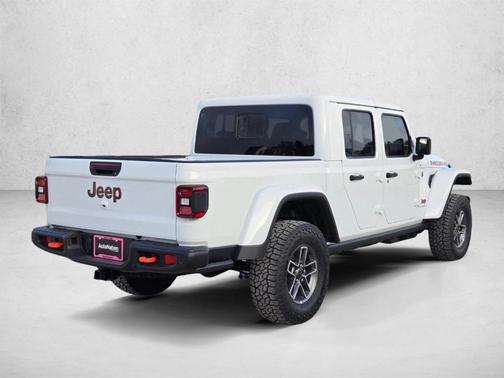 Bright White Clearcoat 2026 Jeep Gladiator Mojave