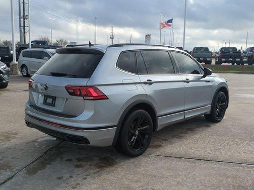 2023 Volkswagen Tiguan 2.0T SE R-Line Black