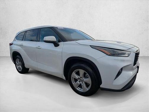 2022 Toyota Highlander LE