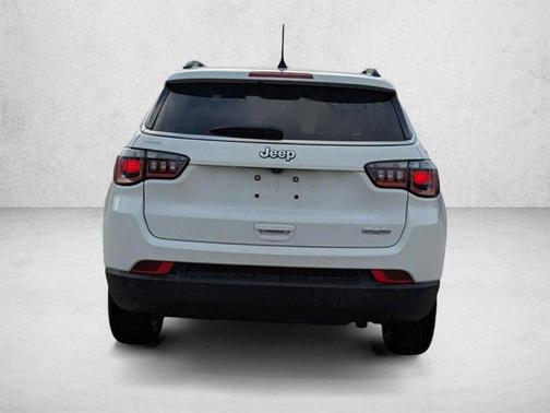 Bright White Clearcoat 2022 Jeep Compass Latitude