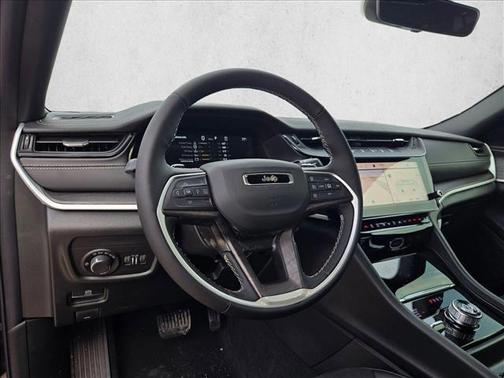 Diamond Black 2026 Jeep Grand Cherokee Laredo
