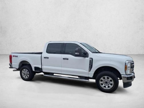 Oxford White 2024 Ford F-250 XLT