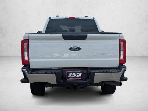 Oxford White 2024 Ford F-250 XLT