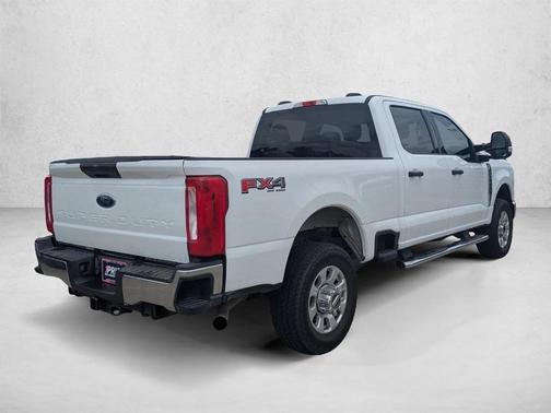 Oxford White 2024 Ford F-250 XLT