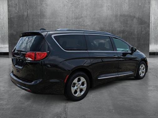 2017 Chrysler Pacifica Touring-L Plus