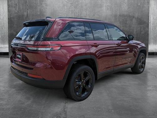 2025 Jeep Grand Cherokee Laredo