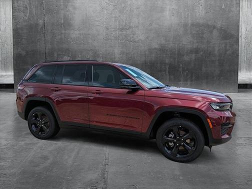 2025 Jeep Grand Cherokee Laredo