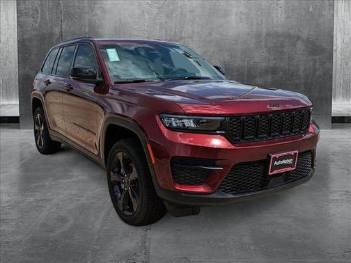 2025 Jeep Grand Cherokee Laredo