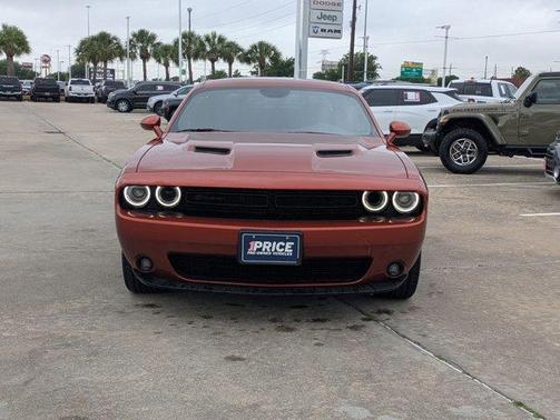 Sinamon Stick 2023 Dodge Challenger SXT