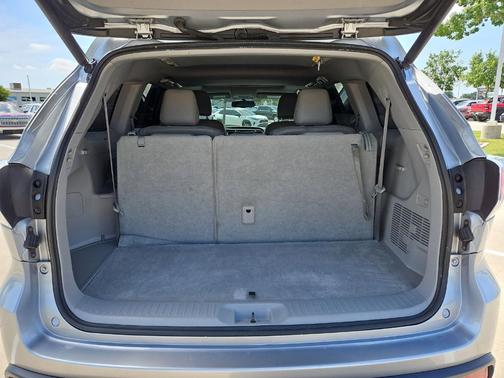 Silver Sky Metallic 2016 Toyota Highlander XLE