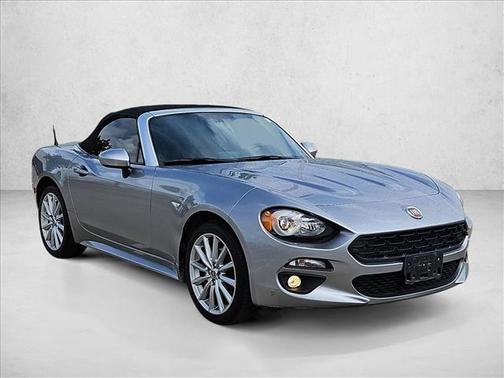 Grigio Argento 2017 FIAT 124 Spider Lusso