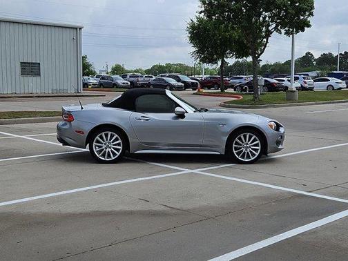 Grigio Argento 2017 FIAT 124 Spider Lusso