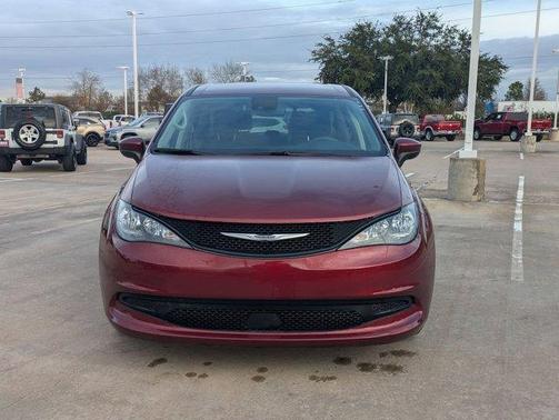 2023 Chrysler Voyager LX