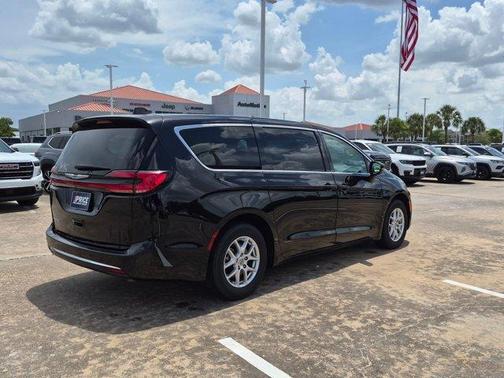 Diamond Black 2024 Chrysler Pacifica Touring-L