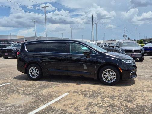 Diamond Black 2024 Chrysler Pacifica Touring-L
