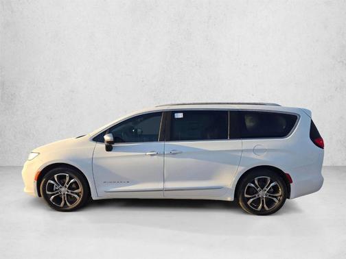 Bright White Clearcoat 2026 Chrysler Pacifica Pinnacle