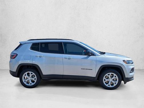 Silver Zynith 2024 Jeep Compass Latitude