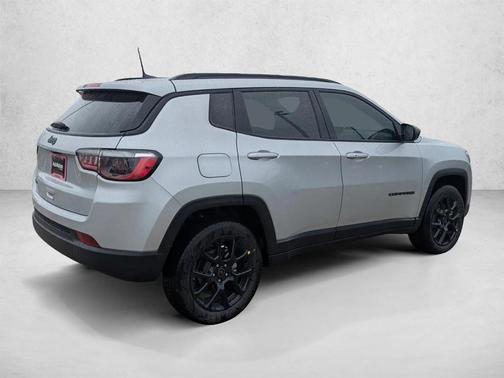 Silver Zynith 2026 Jeep Compass Latitude