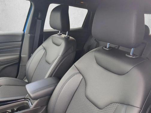 Hydro Blue Pearlcoat 2026 Jeep Compass Latitude