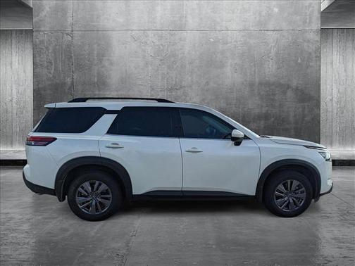 2023 Nissan Pathfinder SV
