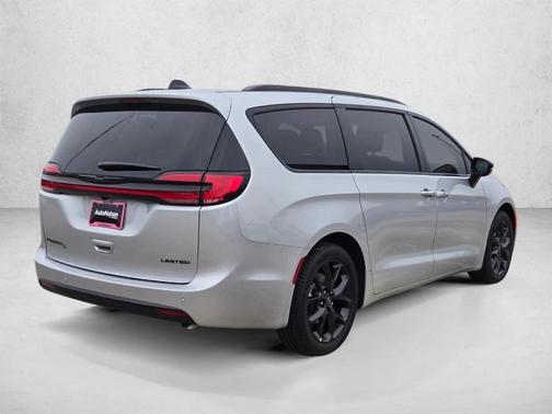 Silver Mist Clearcoat 2026 Chrysler Pacifica Limited
