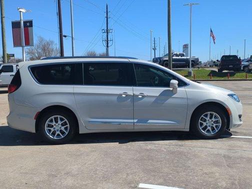 2020 Chrysler Pacifica Touring-L