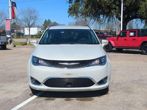 2020 Chrysler Pacifica Touring-L