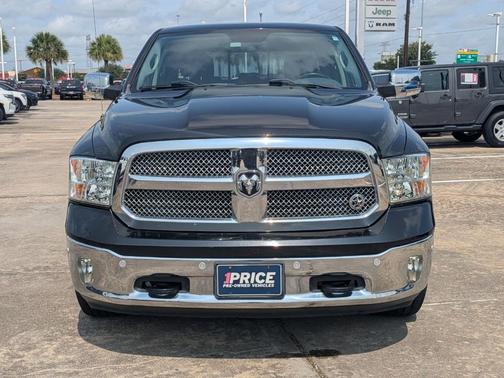Brilliant Black Crystal Pearlcoat 2018 RAM 1500 Lone Star