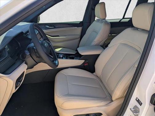 Bright White Clearcoat 2026 Jeep Grand Cherokee Limited