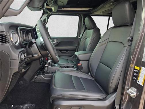 Granite Crystal Clearcoat Metallic 2026 Jeep Wrangler Sahara