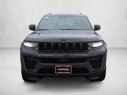 Metallic 2026 Jeep Grand Cherokee Laredo