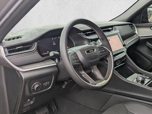 Metallic 2026 Jeep Grand Cherokee Laredo