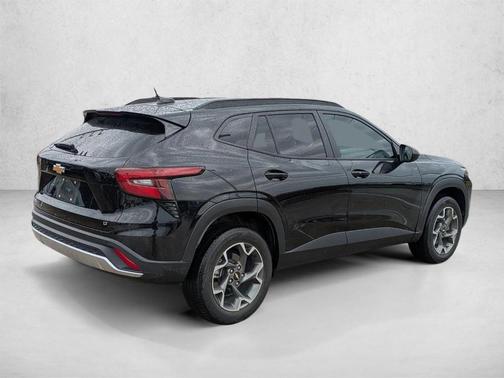 Mosaic Black Metallic 2025 Chevrolet Trax LT