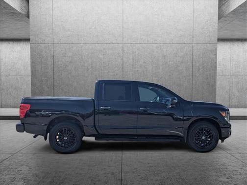 Photo 4 of 23 of 2019 Nissan Titan SV