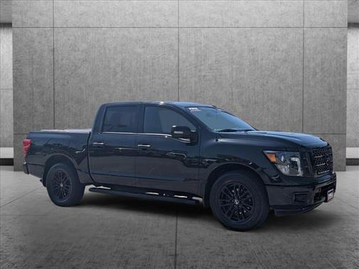Photo 3 of 23 of 2019 Nissan Titan SV