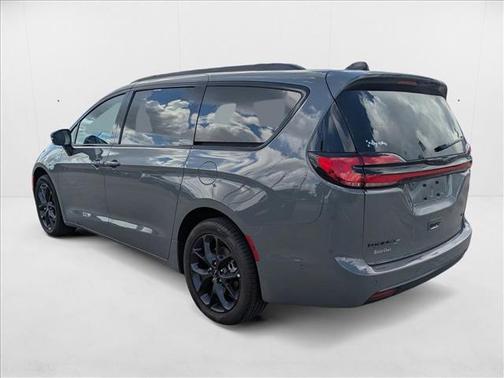 2023 Chrysler Pacifica Touring-L