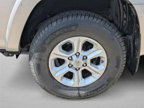 Classic Silver Metallic 2017 Toyota 4Runner SR5