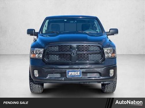 Brilliant Black Crystal Pearlcoat 2018 RAM 1500 Lone Star