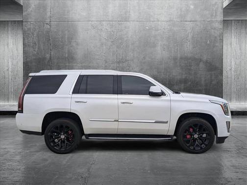 2018 Cadillac Escalade Luxury