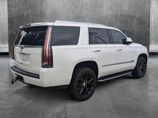 2018 Cadillac Escalade Luxury
