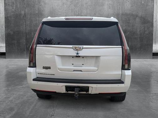 2018 Cadillac Escalade Luxury