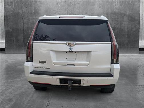 2018 Cadillac Escalade Luxury