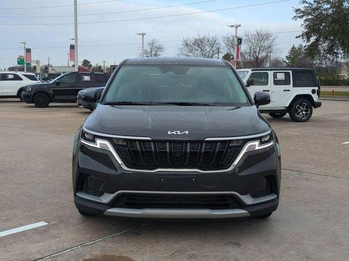 Metal 2024 Kia Carnival LX