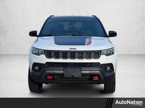 Bright White Clearcoat 2025 Jeep Compass Trailhawk
