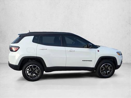 Bright White Clearcoat 2025 Jeep Compass Trailhawk