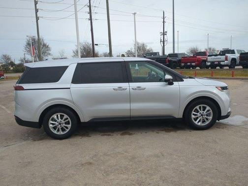 2023 Kia Carnival LX