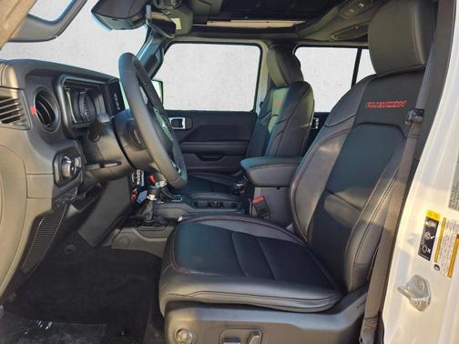 Bright White Clearcoat 2026 Jeep Wrangler Rubicon