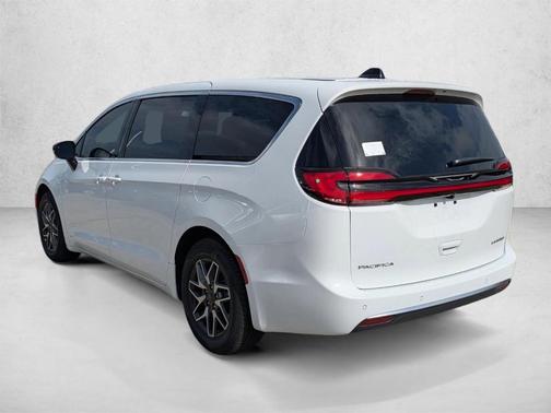 Bright White Clearcoat 2027 Chrysler Pacifica LIMITED