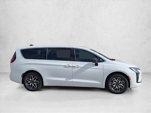 Bright White Clearcoat 2027 Chrysler Pacifica LIMITED